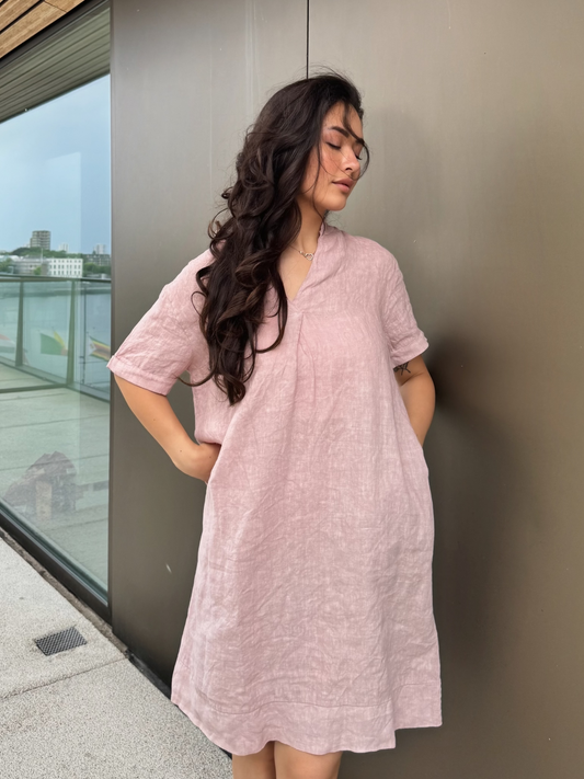Leinenkleid mit V-Ausschnit