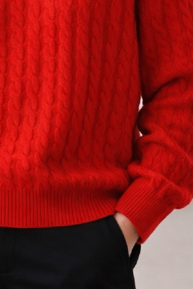 Strickpulli mit Zopfmuster