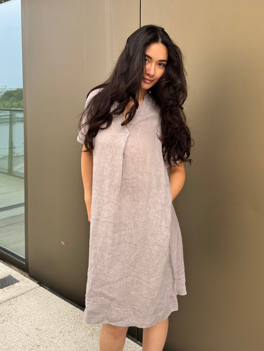 Leinenkleid mit V-Ausschnit